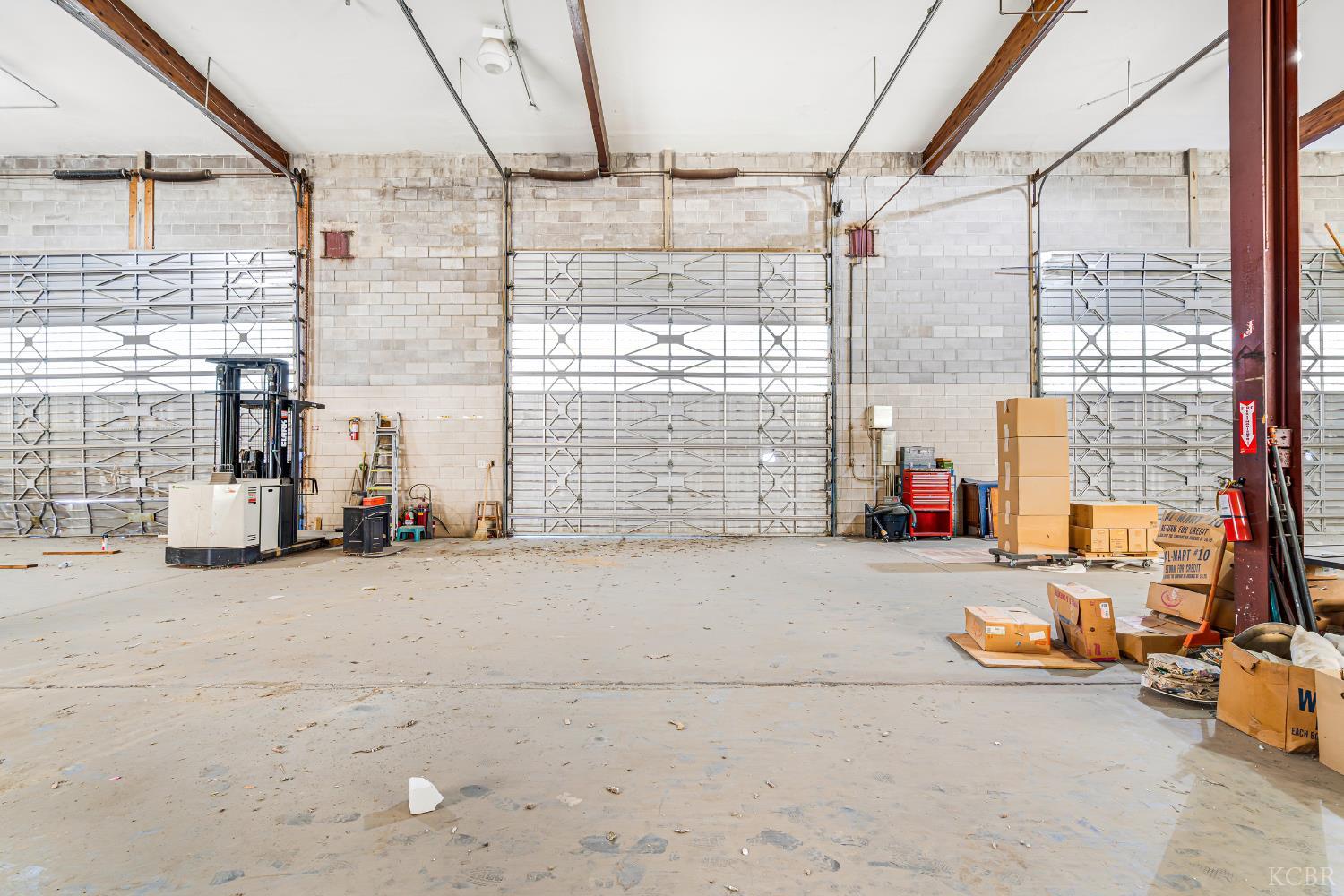 214 N Harris St, Hanford, CA 93230