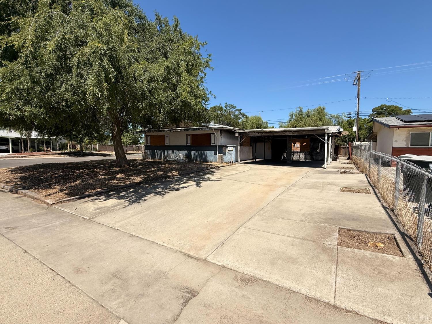 1212 W Water St, Hanford, CA 93230