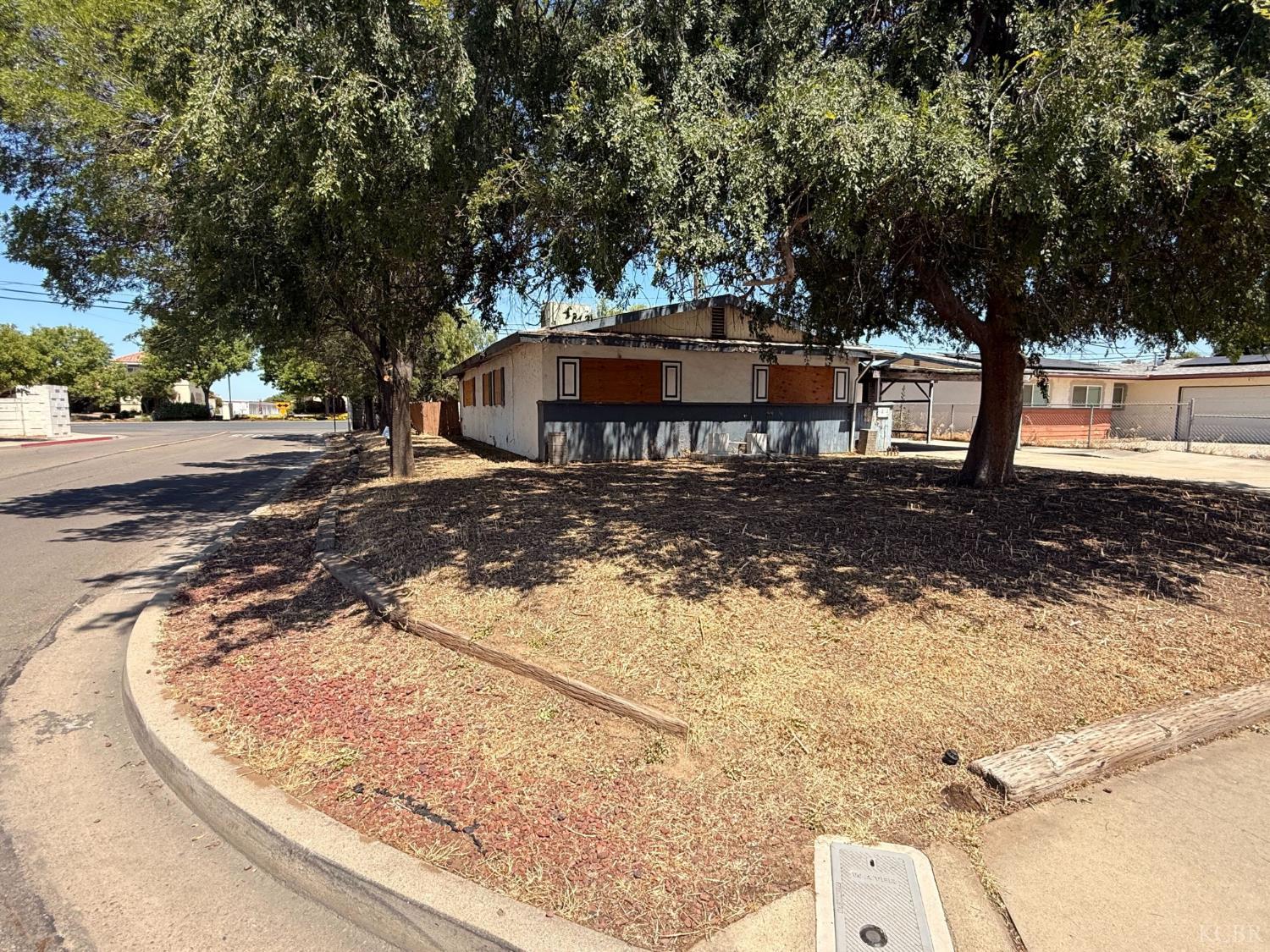 1212 W Water St, Hanford, CA 93230