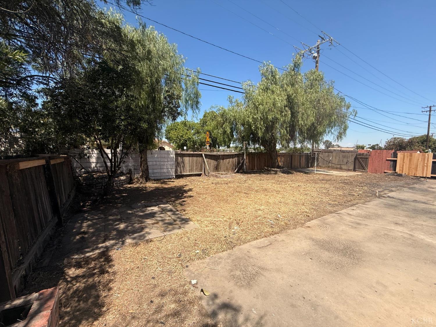 1212 W Water St, Hanford, CA 93230
