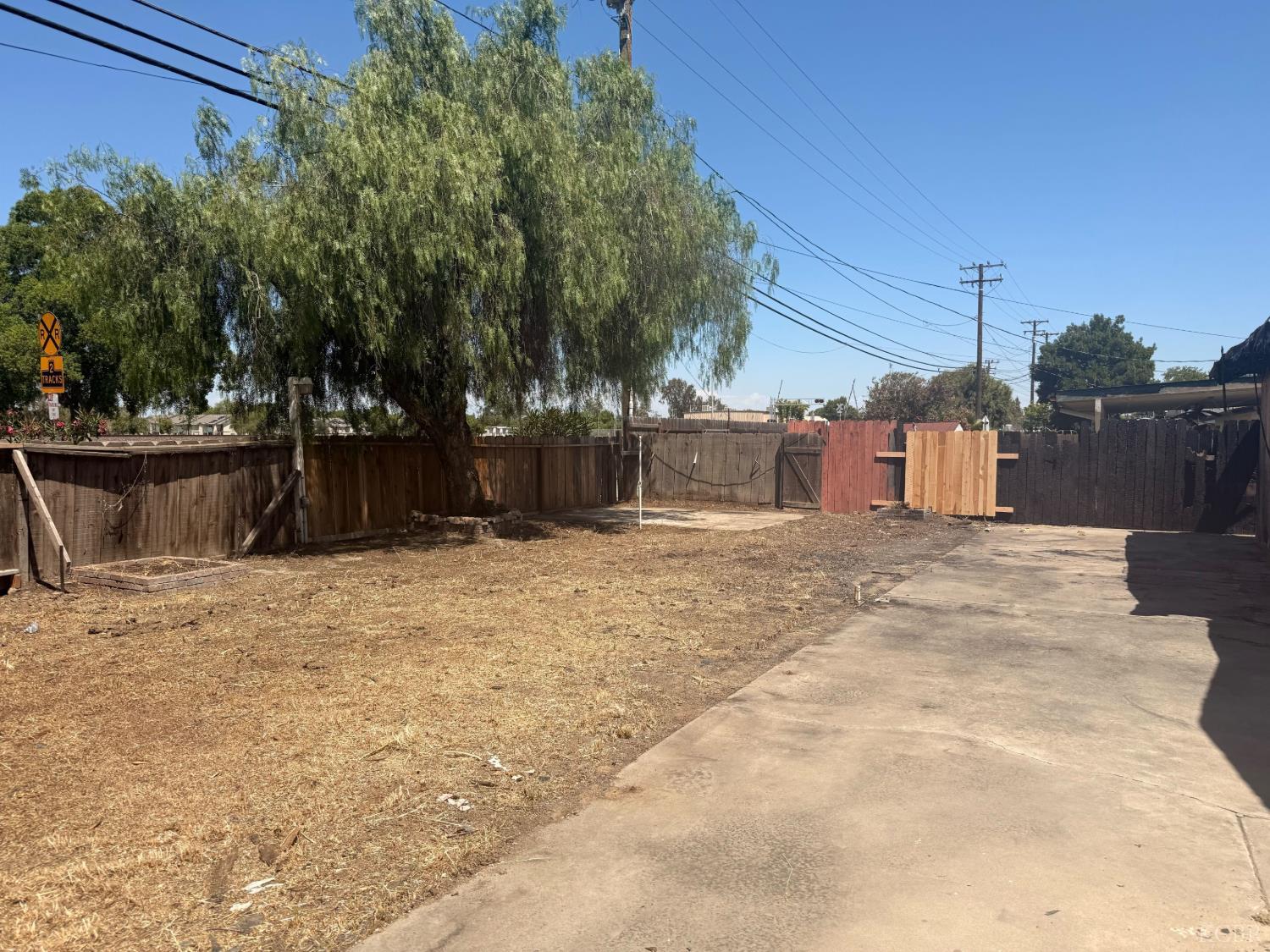 1212 W Water St, Hanford, CA 93230