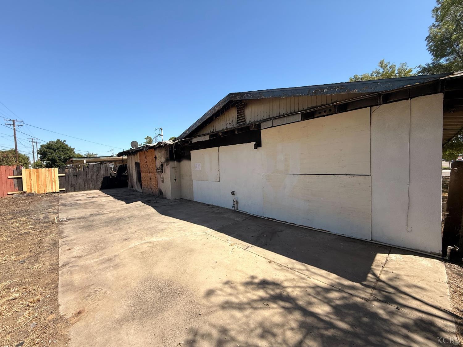 1212 W Water St, Hanford, CA 93230