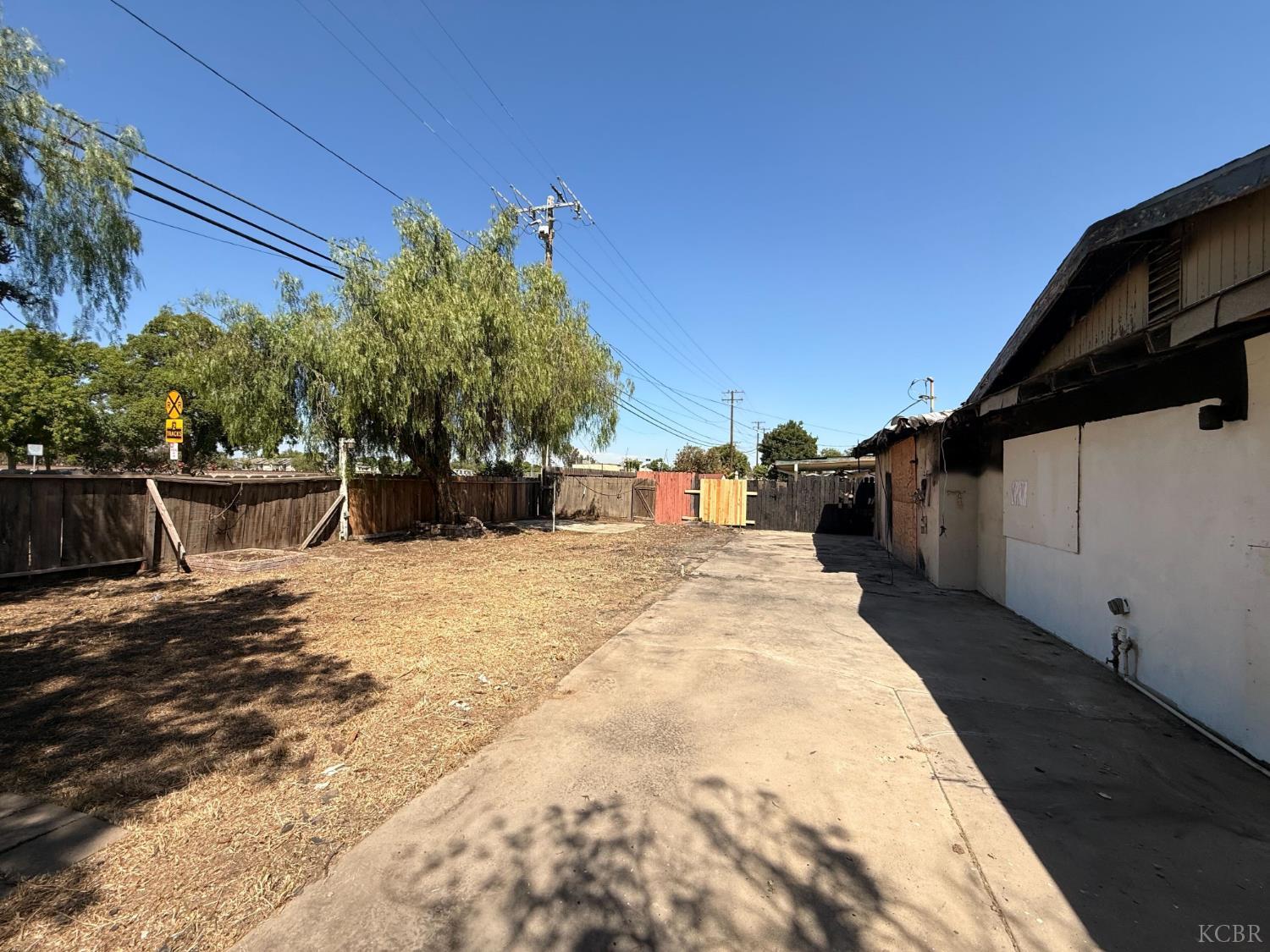 1212 W Water St, Hanford, CA 93230