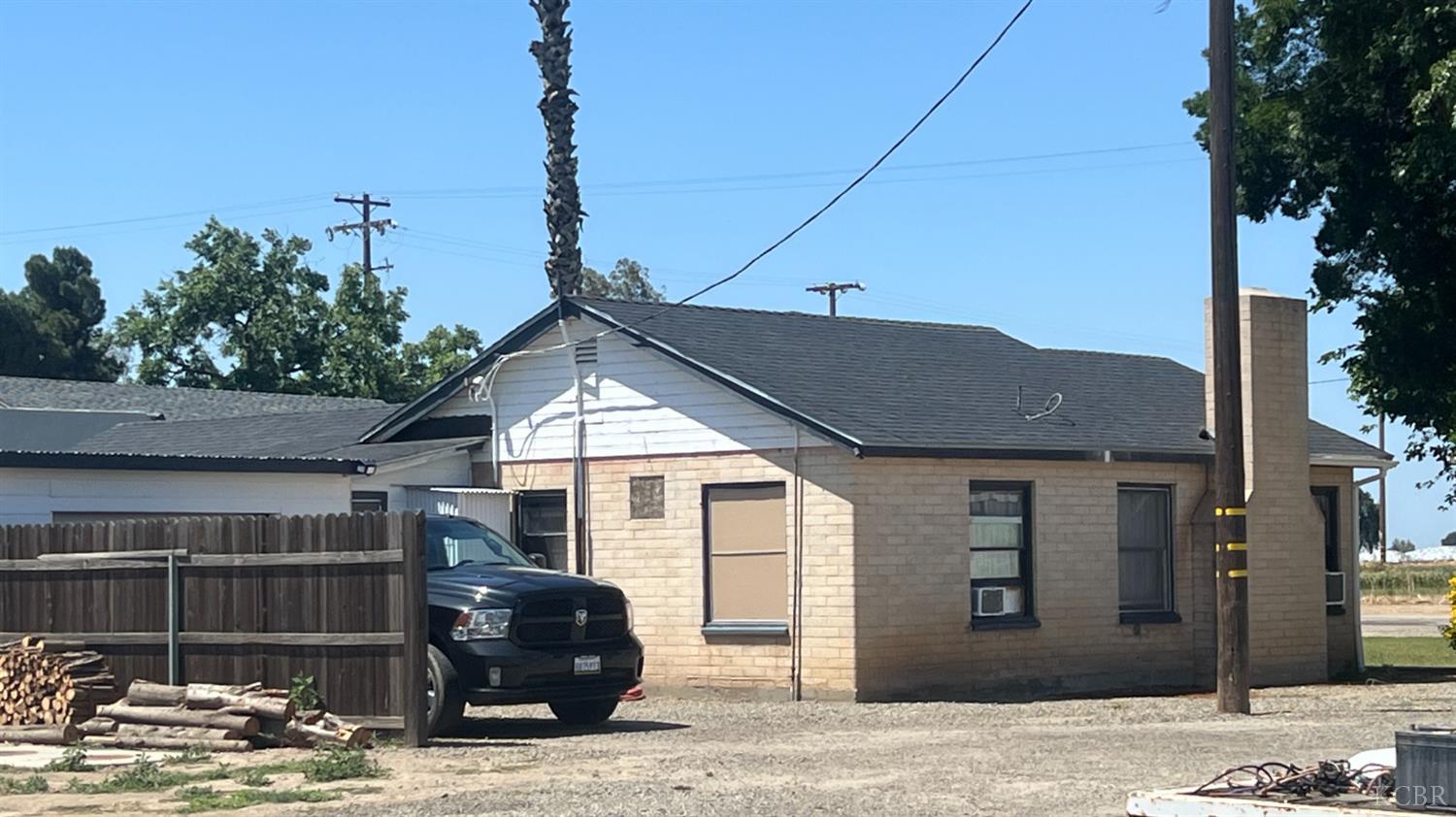 713 E Laguna Ave, Laton, CA 93242