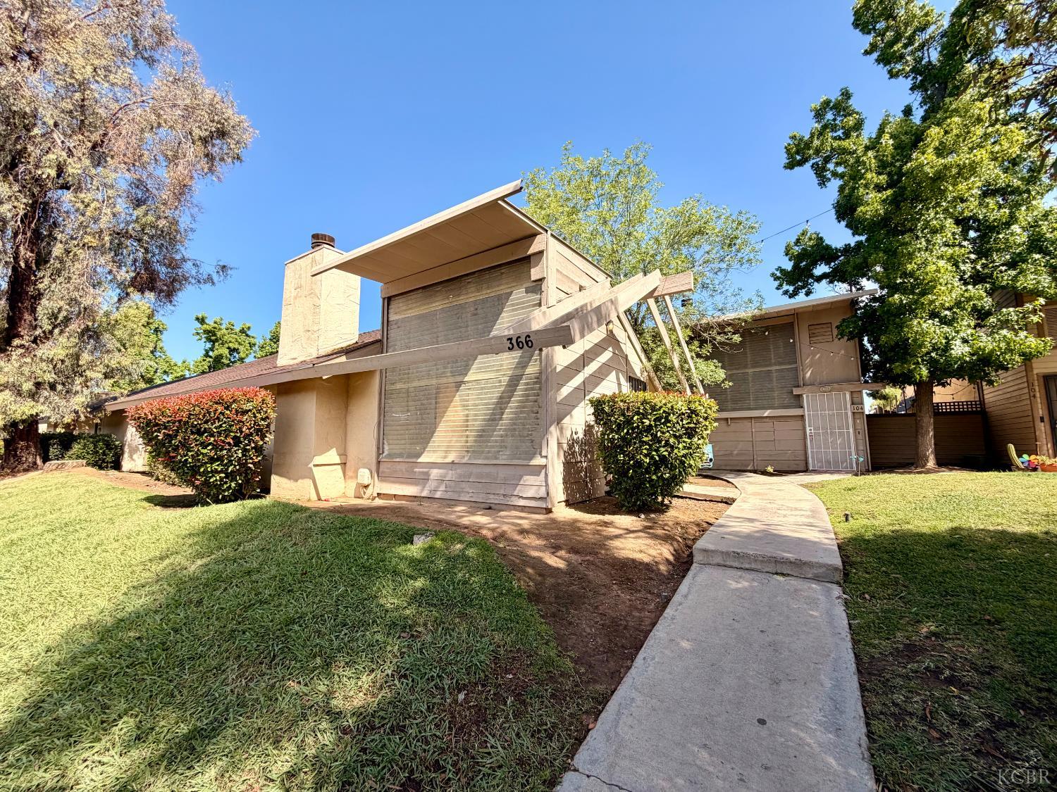366 E El Paso Ave, Fresno, CA 93720