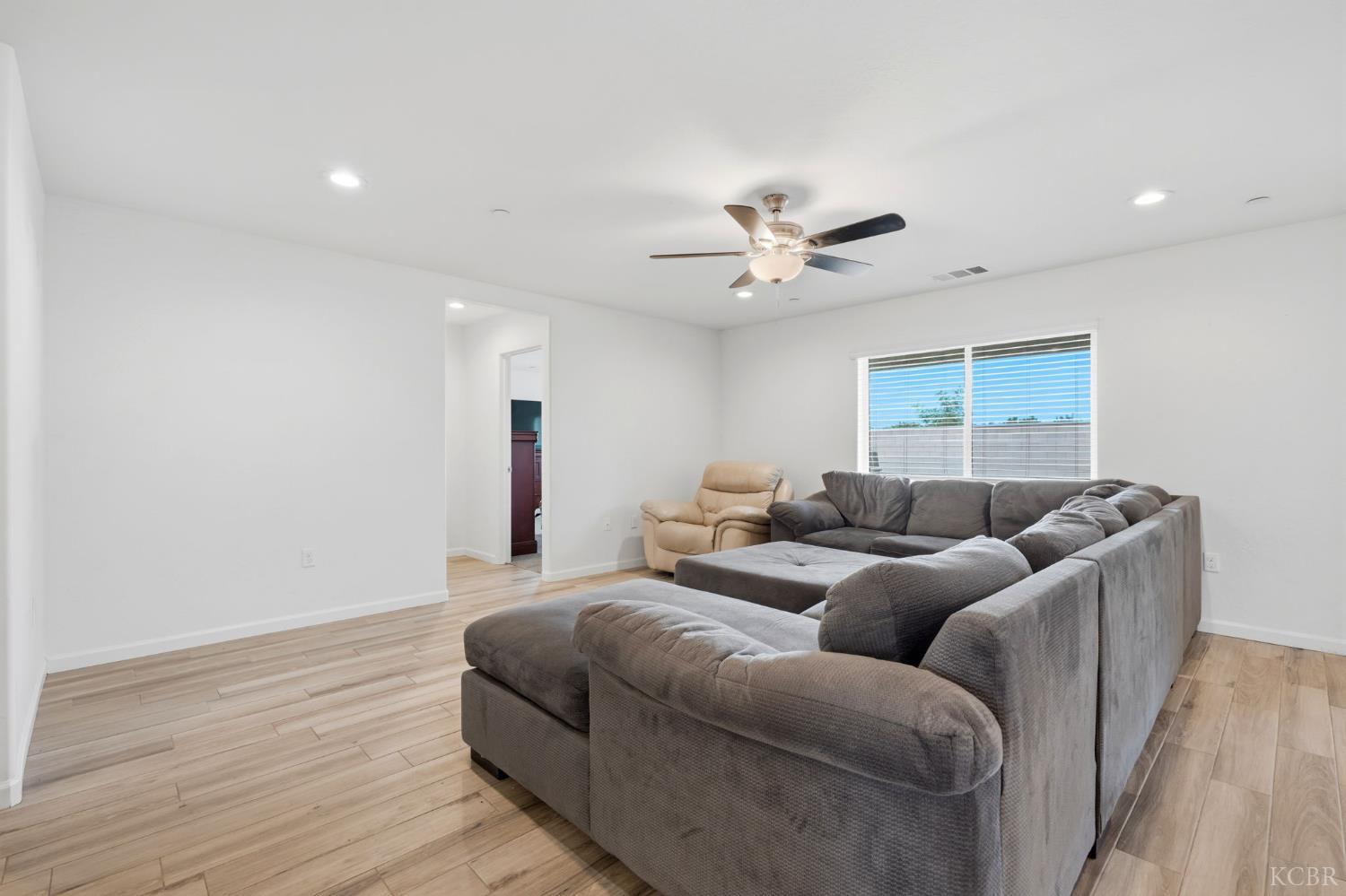 2198 W Ambassador Way, Hanford, CA 93230