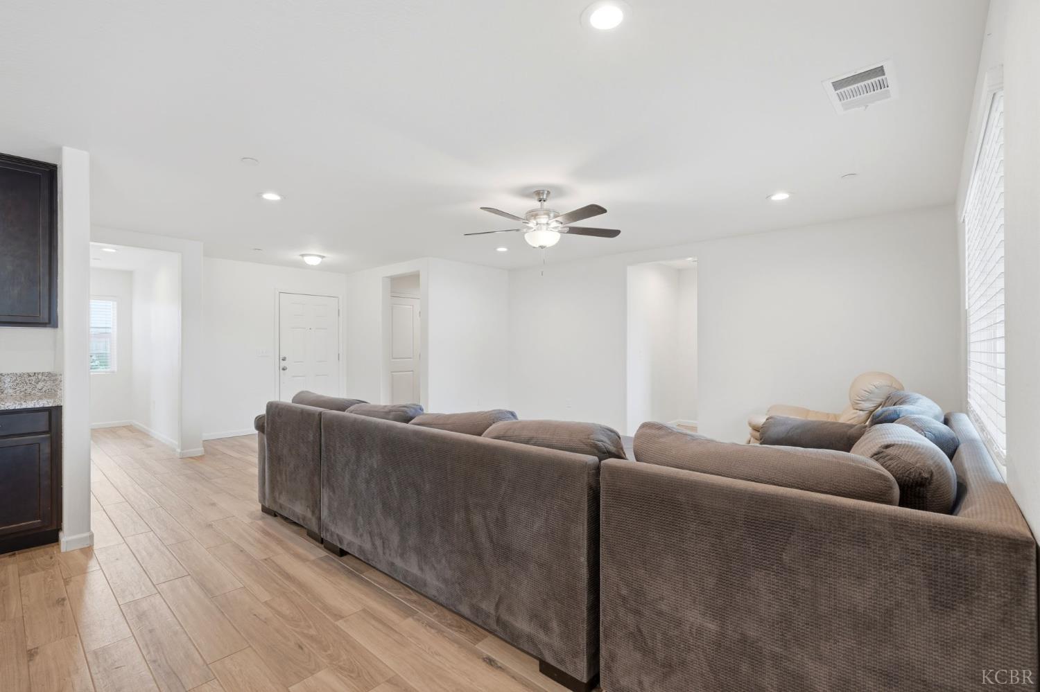 2198 W Ambassador Way, Hanford, CA 93230