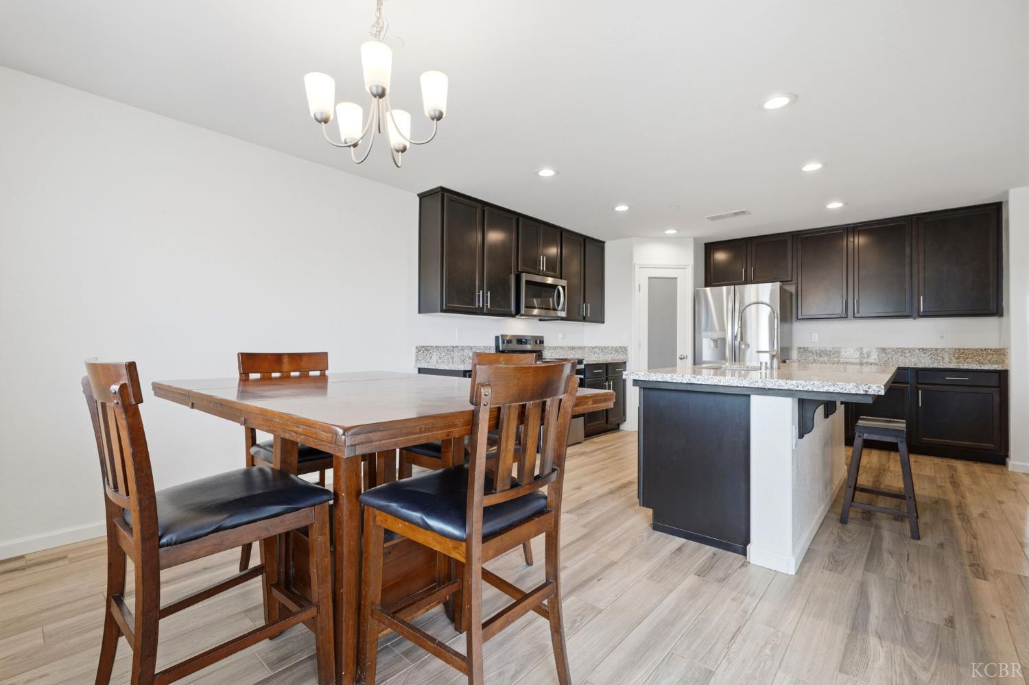 2198 W Ambassador Way, Hanford, CA 93230