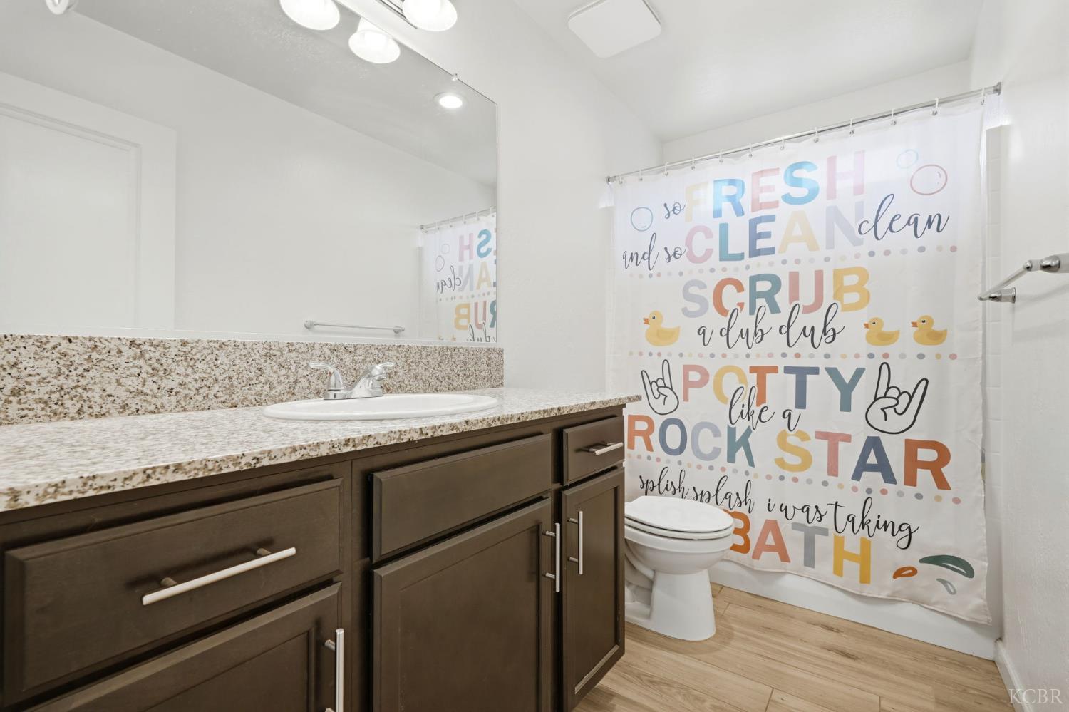 2198 W Ambassador Way, Hanford, CA 93230