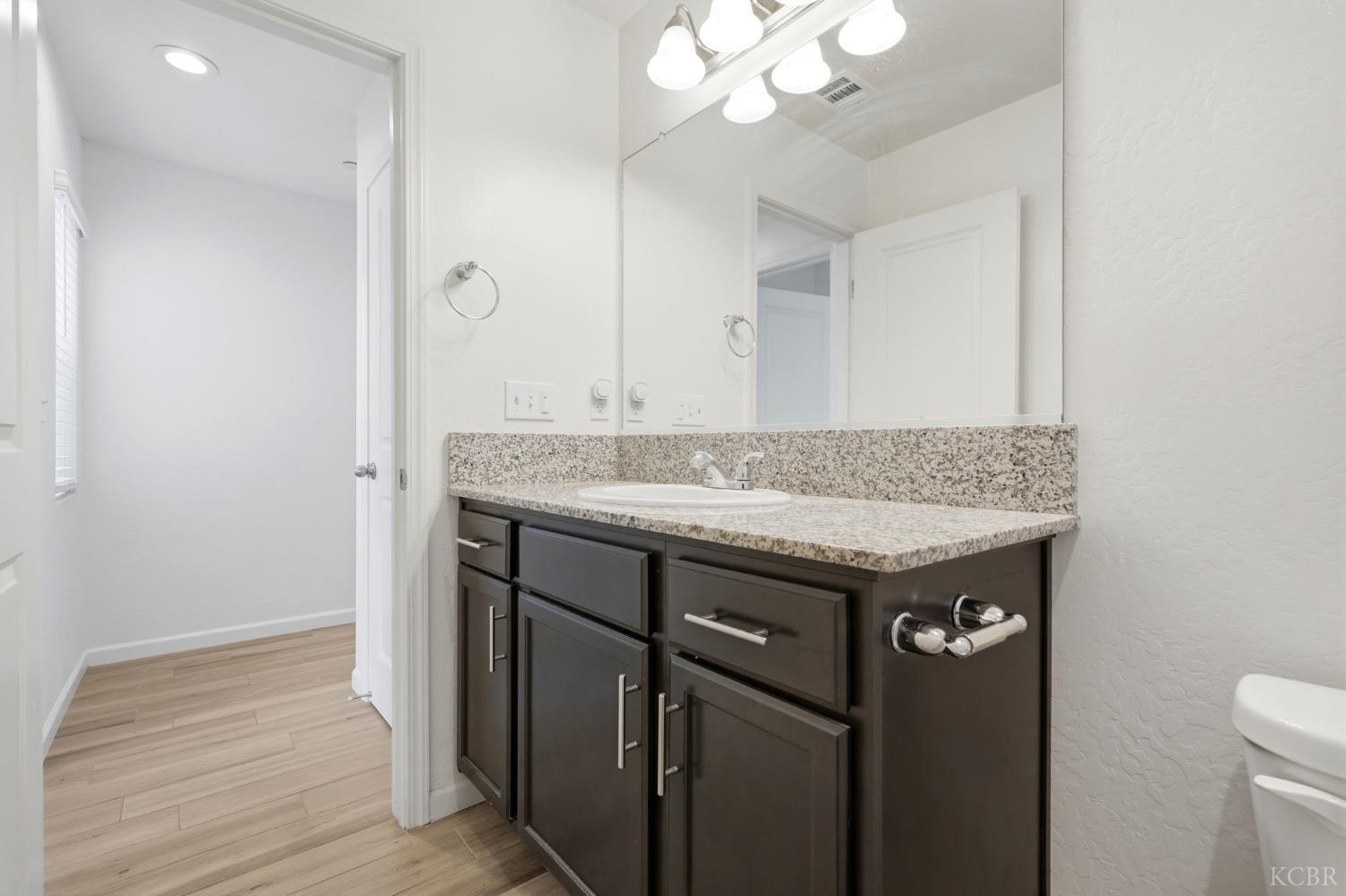 2198 W Ambassador Way, Hanford, CA 93230