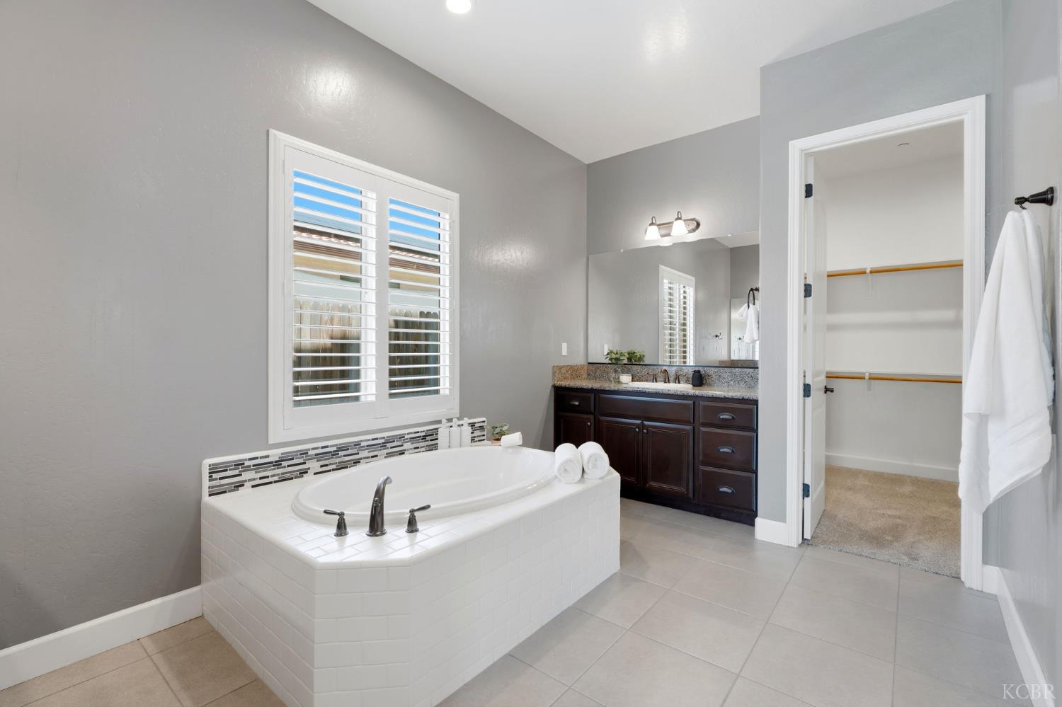 3368 N Discovery Way, Hanford, CA 93230