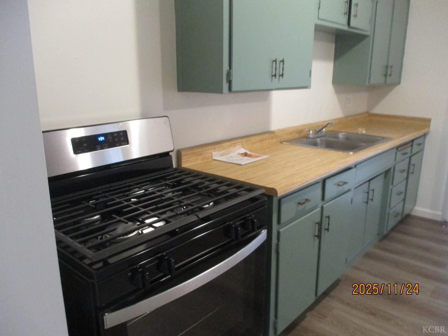 11128 San Madina Dr, Hanford, CA 93230