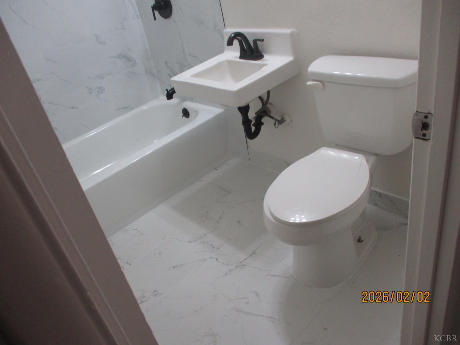 11128 San Madina Dr, Hanford, CA 93230