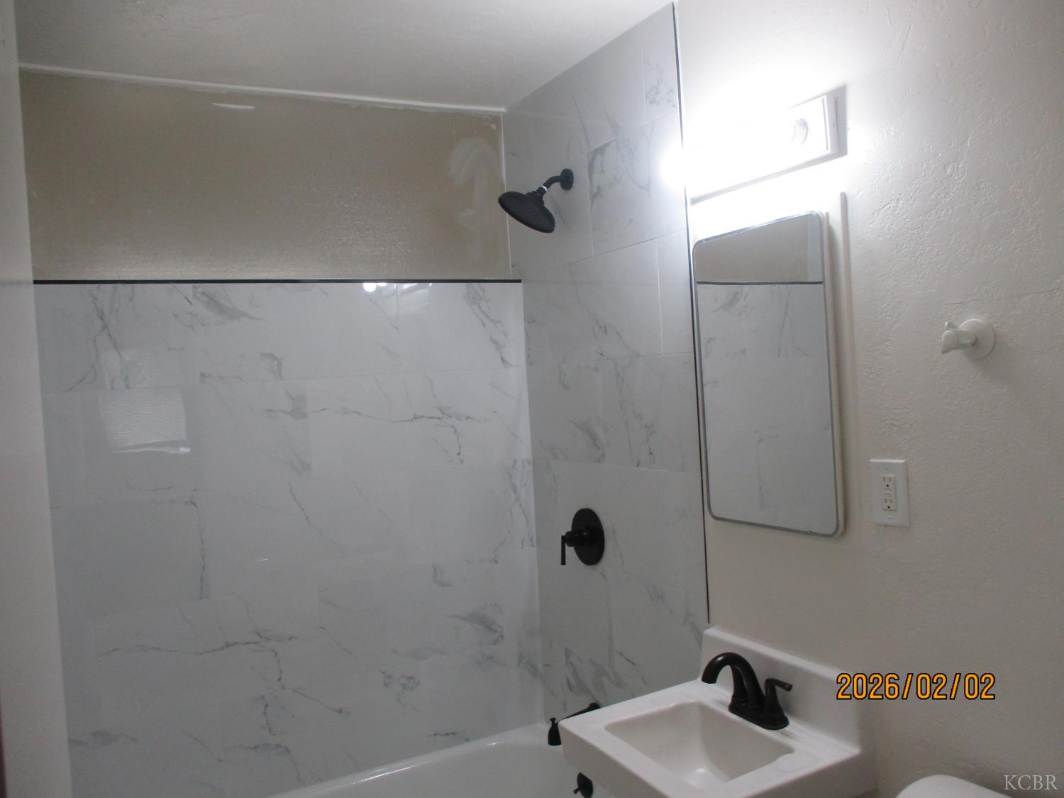 11128 San Madina Dr, Hanford, CA 93230