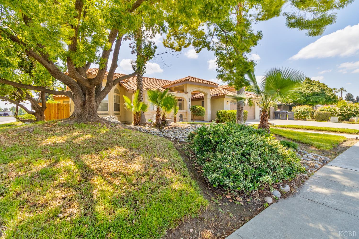 3711 W Victor Ave, Visalia, CA 93277