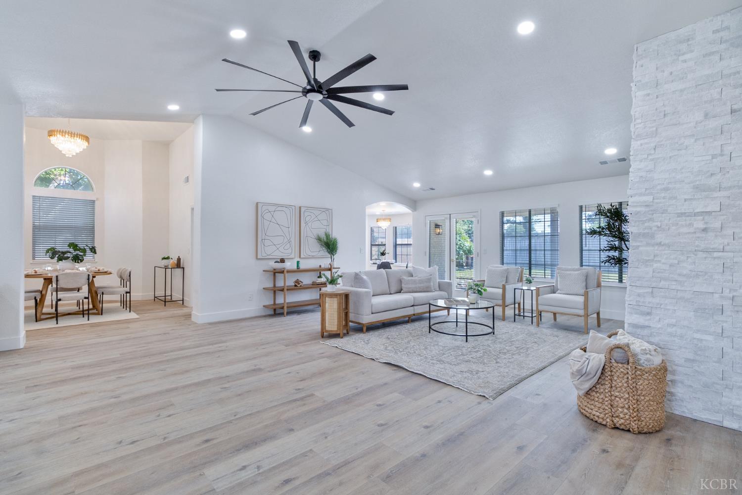 3711 W Victor Ave, Visalia, CA 93277
