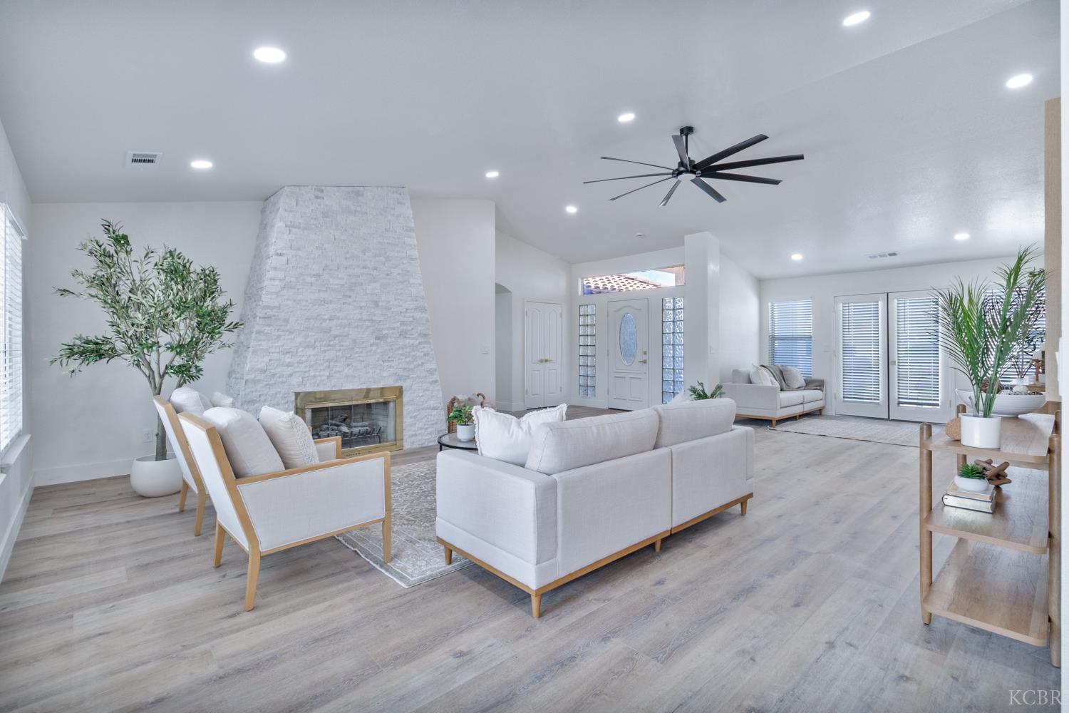 3711 W Victor Ave, Visalia, CA 93277