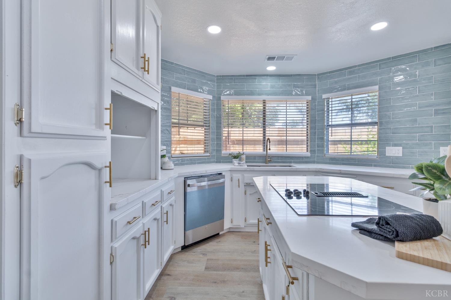 3711 W Victor Ave, Visalia, CA 93277