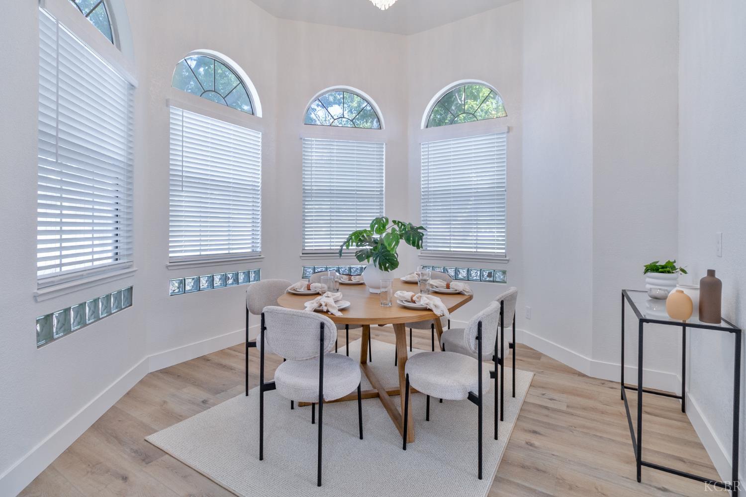 3711 W Victor Ave, Visalia, CA 93277