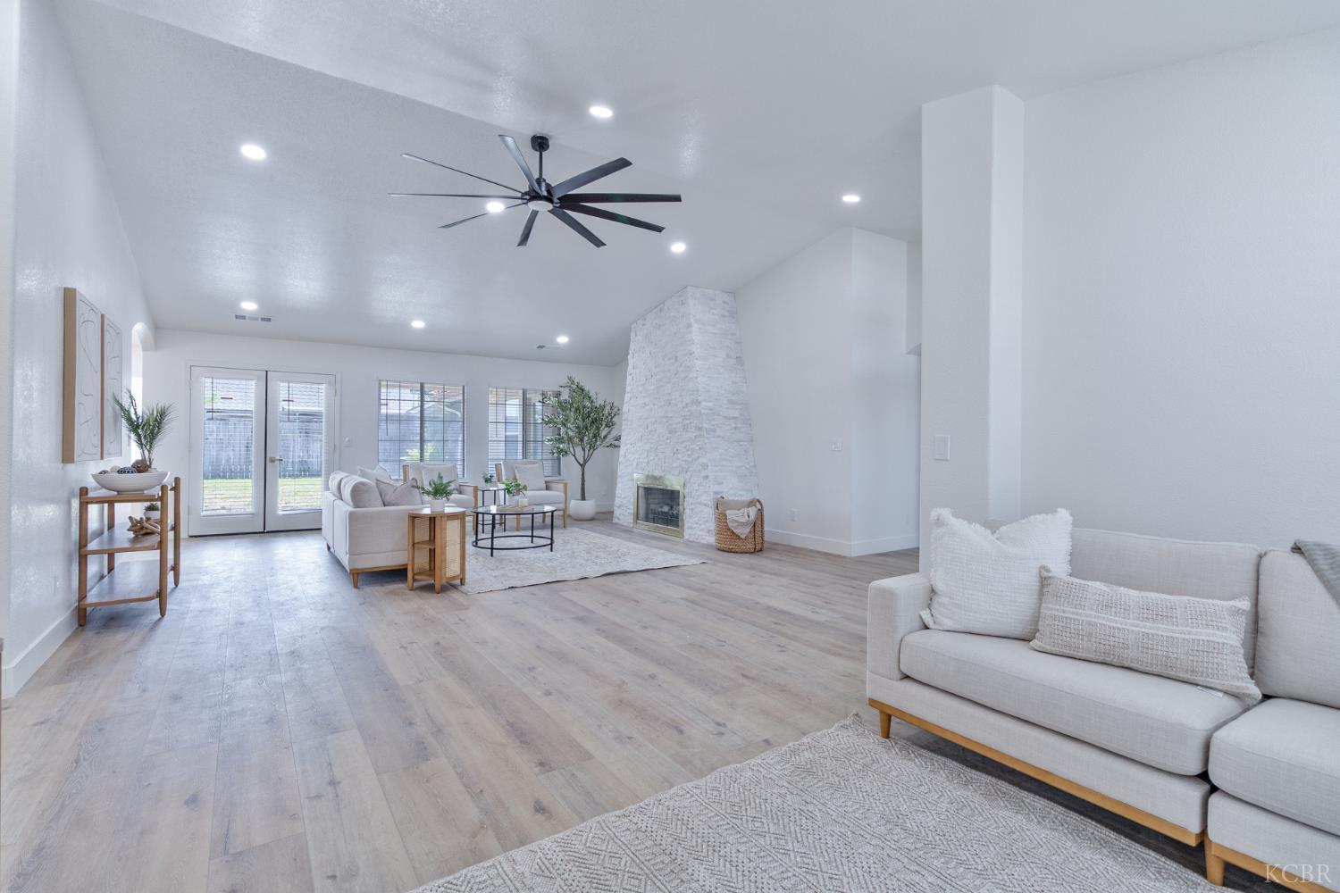 3711 W Victor Ave, Visalia, CA 93277
