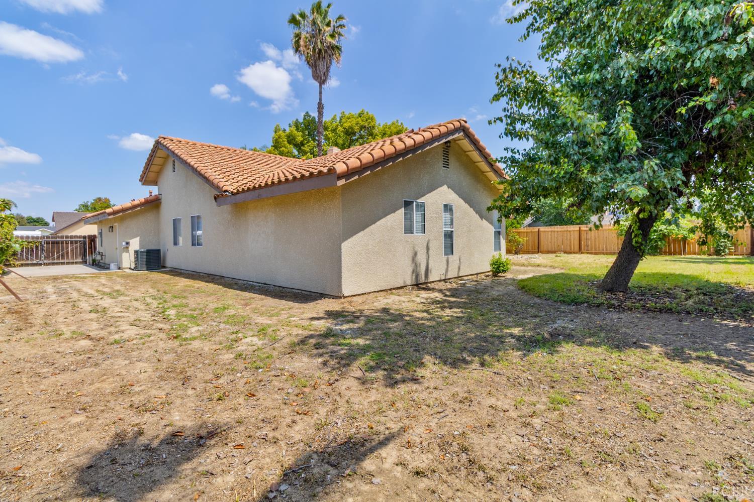 3711 W Victor Ave, Visalia, CA 93277