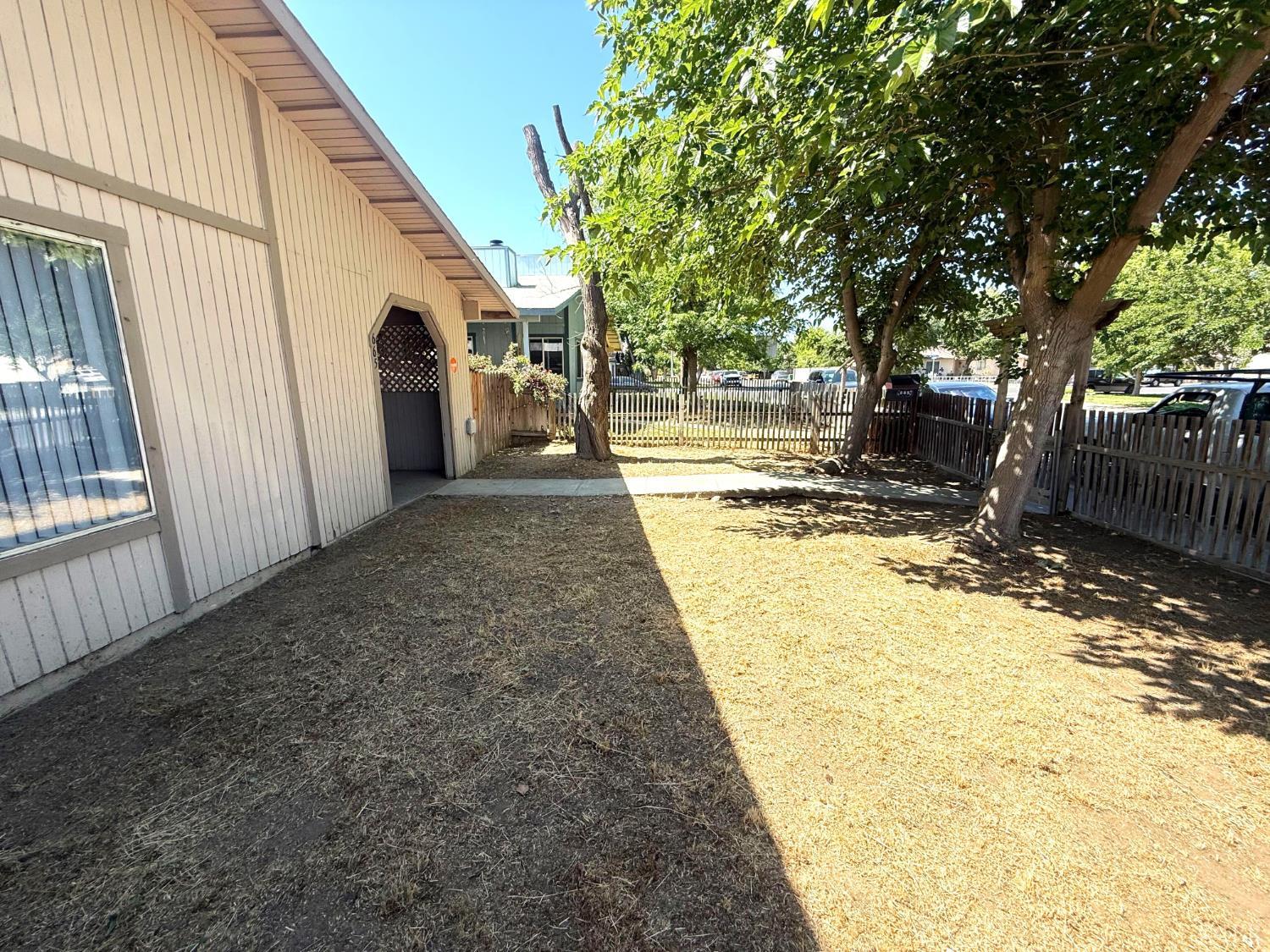665 S Coalinga St S, Coalinga, CA 93210