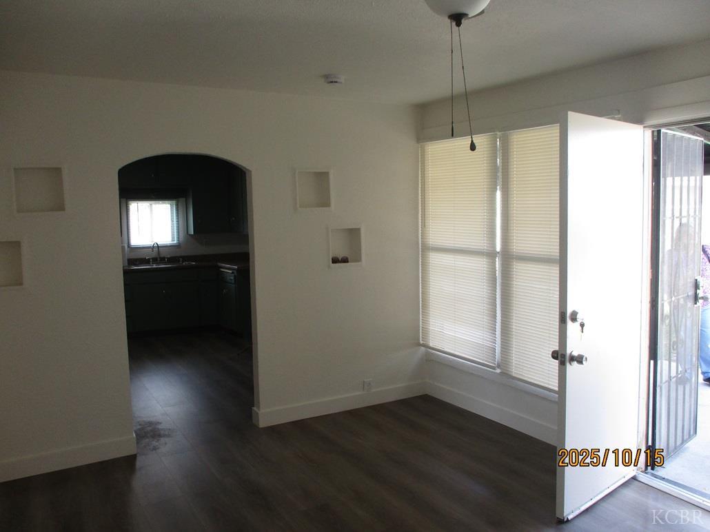 1247 Davis St, Hanford, CA 93230