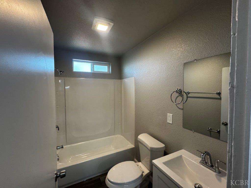 450 N 6th St N, Coalinga, CA 93210