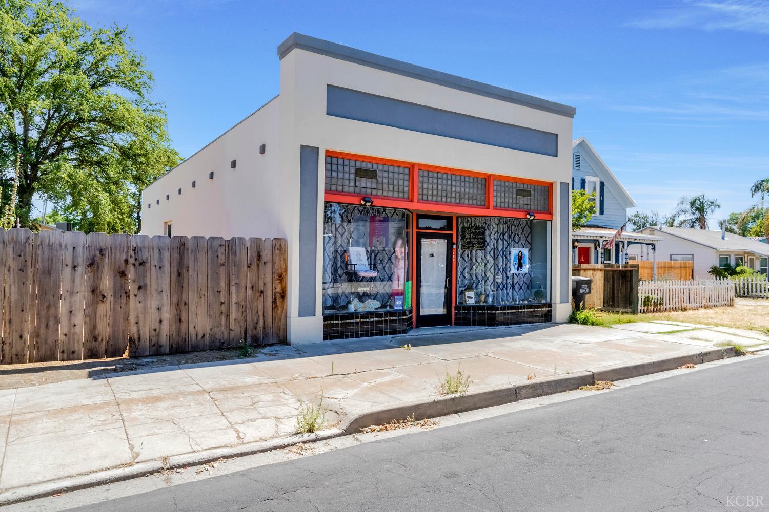 211 Keith St, Hanford, CA 93230