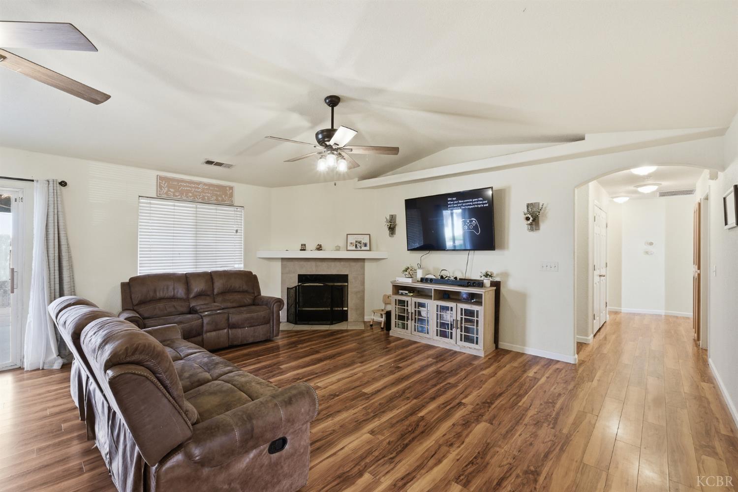 505 Westgate Pl, Lemoore, CA 93245