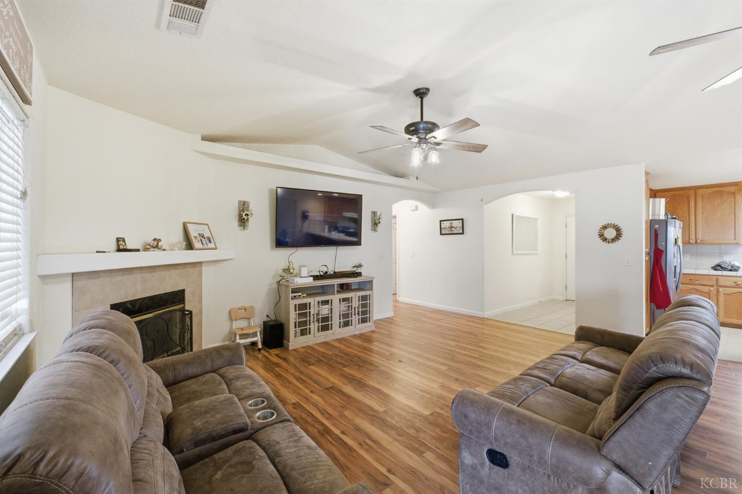 505 Westgate Pl, Lemoore, CA 93245