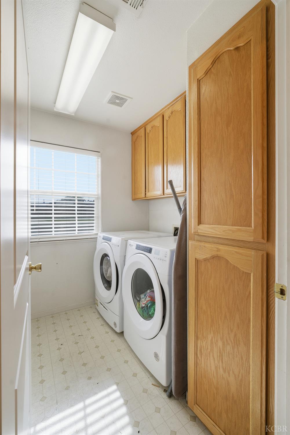 505 Westgate Pl, Lemoore, CA 93245