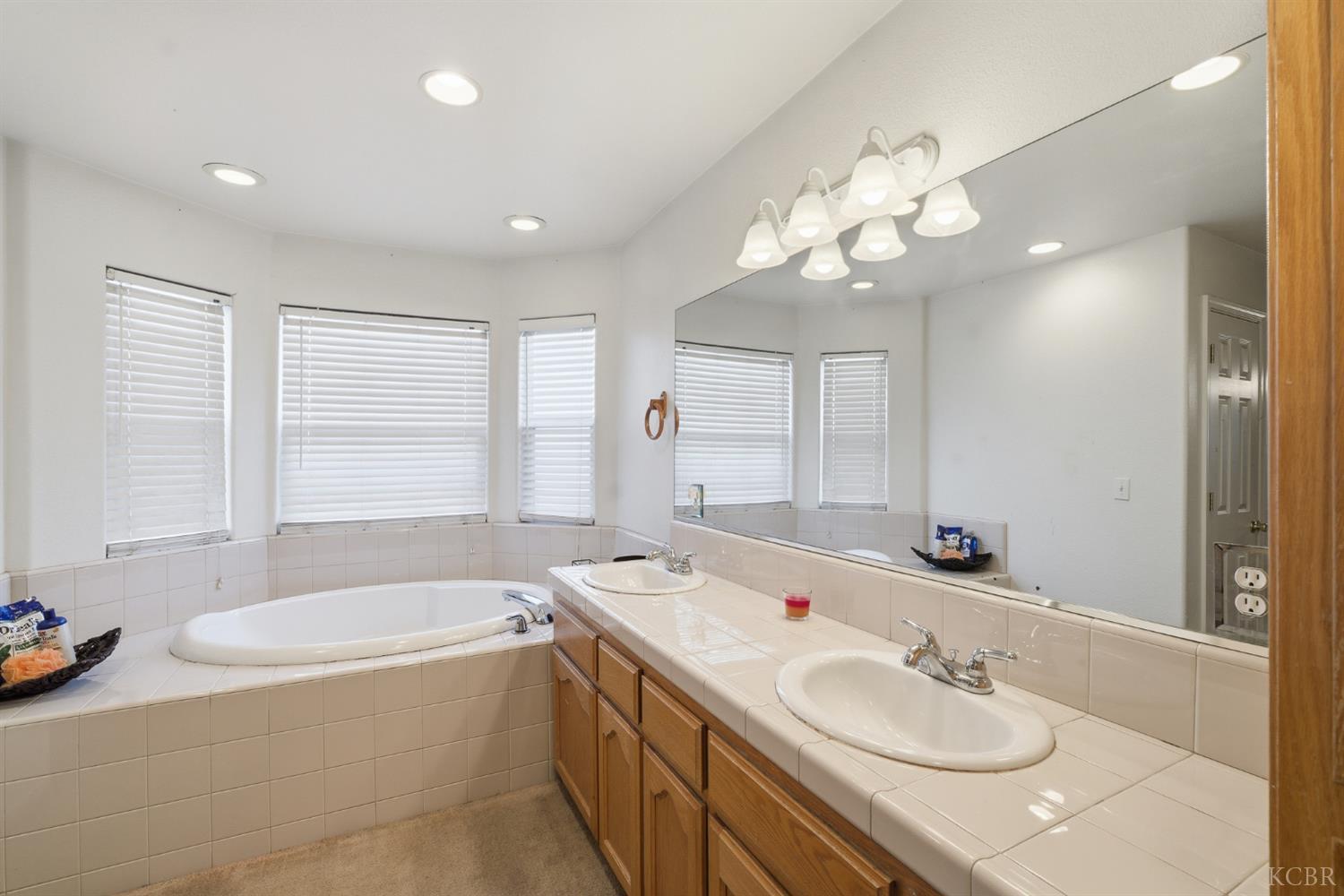 505 Westgate Pl, Lemoore, CA 93245