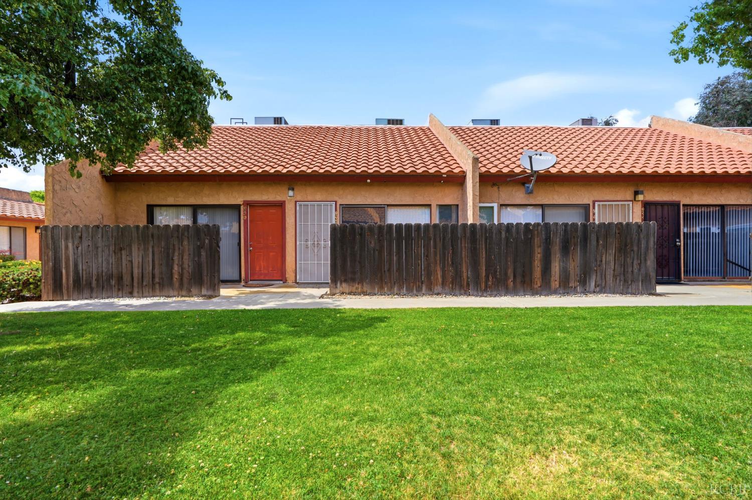 948 Greenfield Ave, Hanford, CA 93230