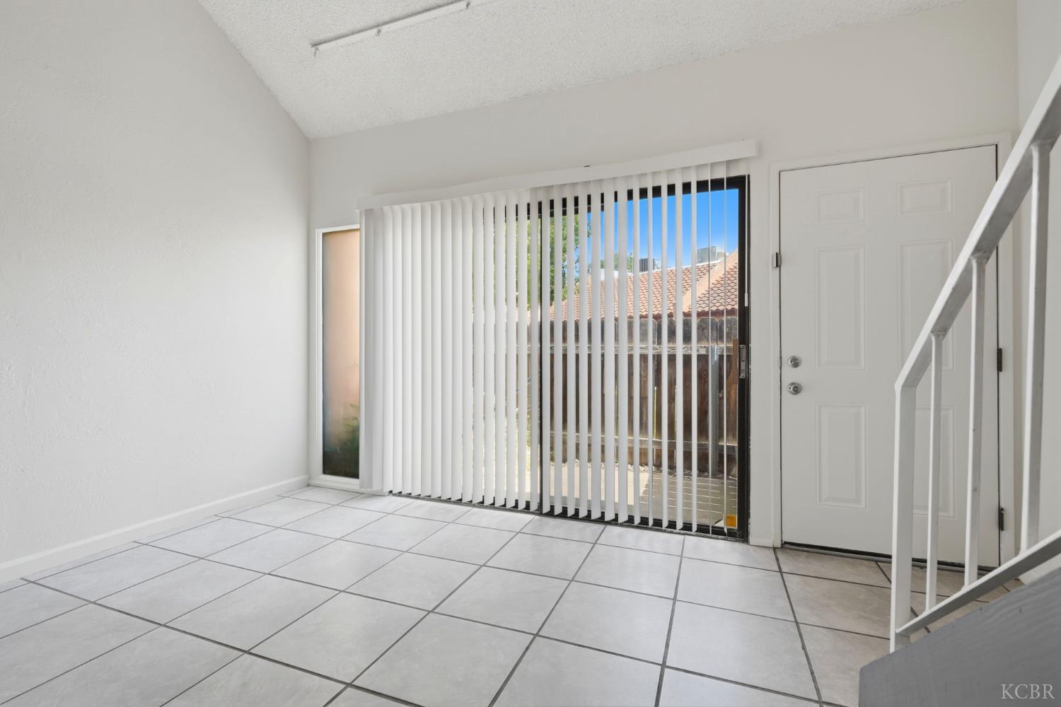 948 Greenfield Ave, Hanford, CA 93230