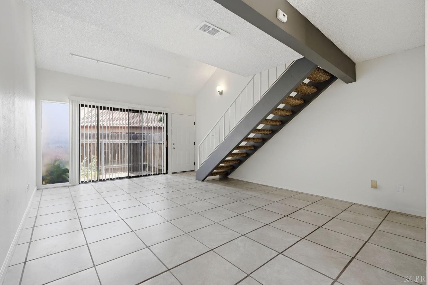 948 Greenfield Ave, Hanford, CA 93230