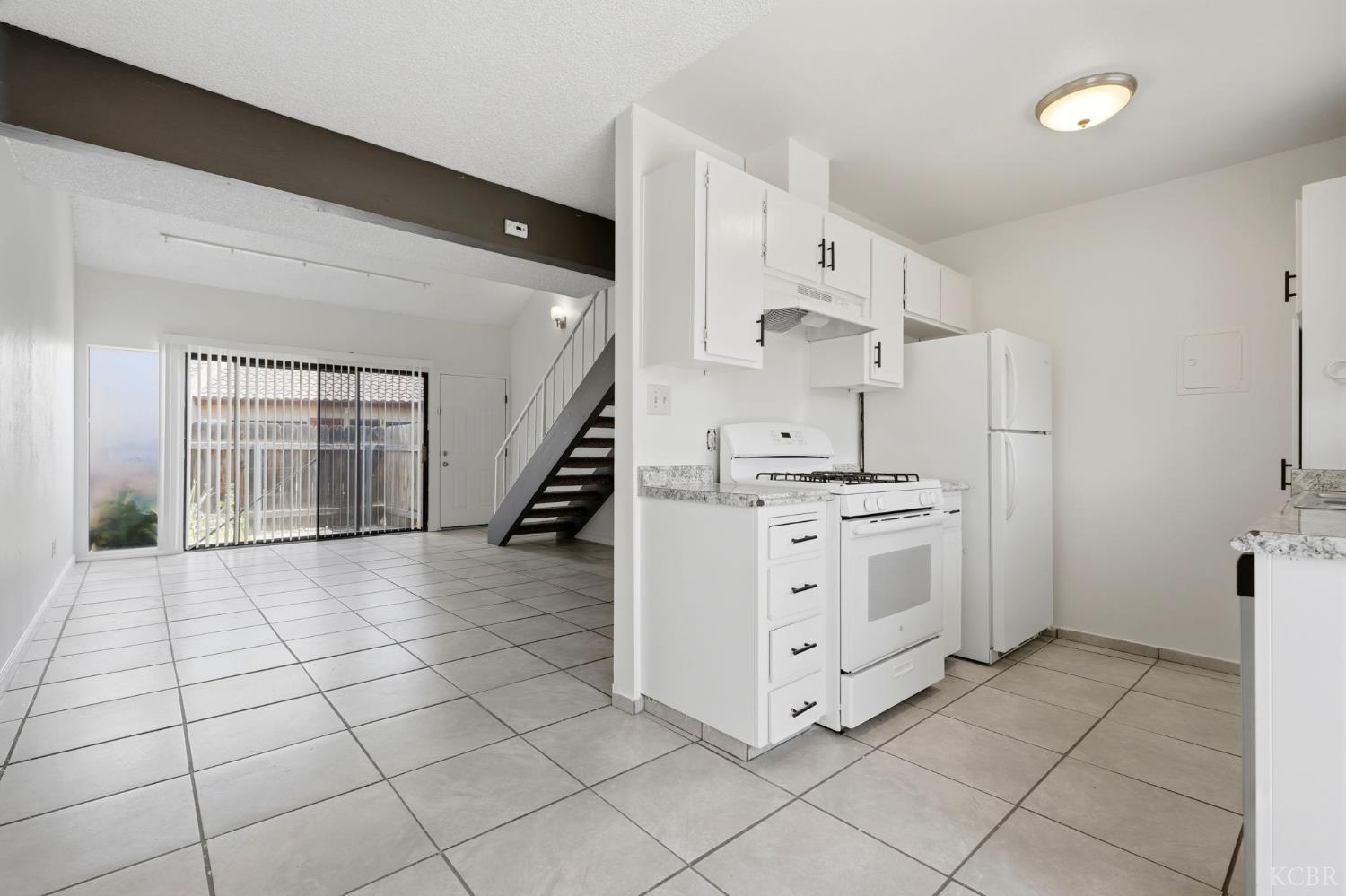 948 Greenfield Ave, Hanford, CA 93230