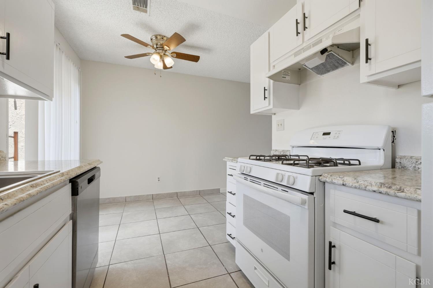 948 Greenfield Ave, Hanford, CA 93230