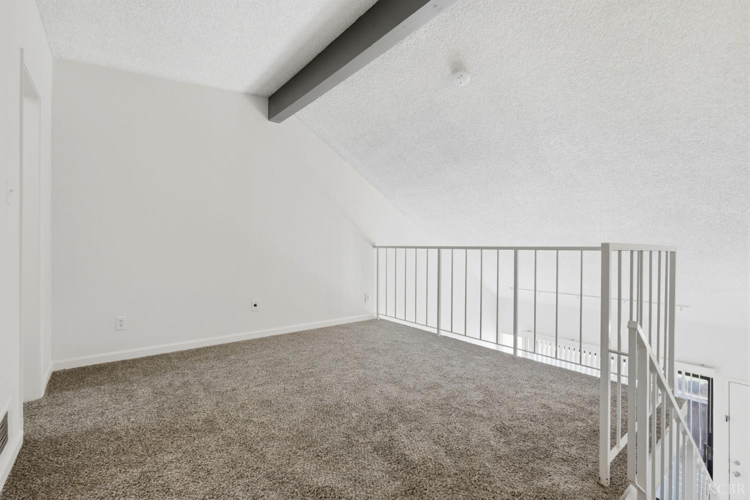 948 Greenfield Ave, Hanford, CA 93230