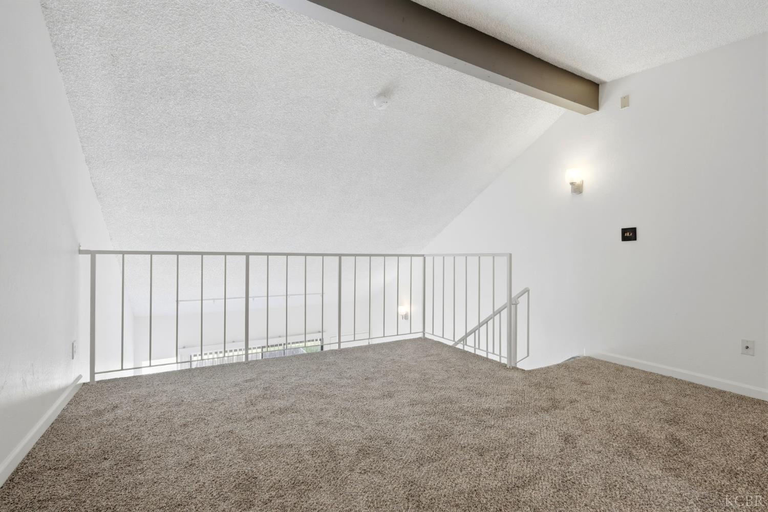 948 Greenfield Ave, Hanford, CA 93230