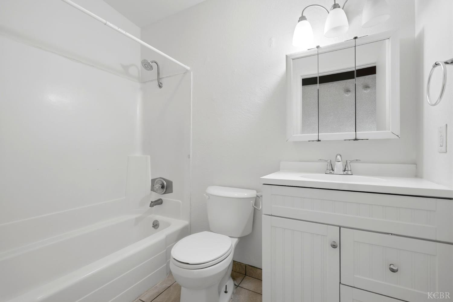 948 Greenfield Ave, Hanford, CA 93230