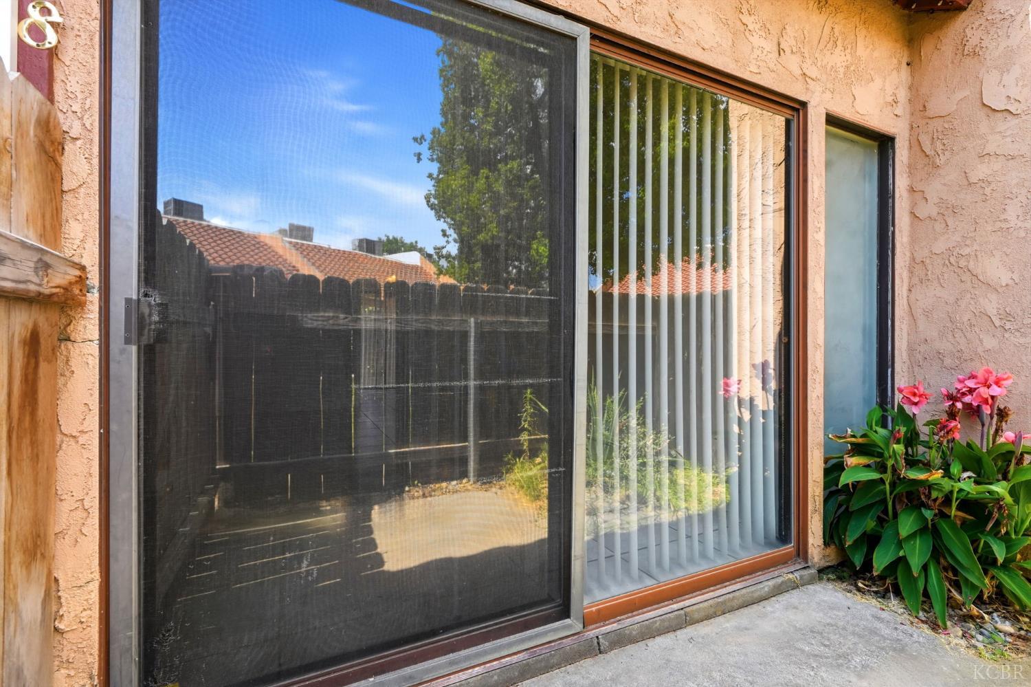 948 Greenfield Ave, Hanford, CA 93230