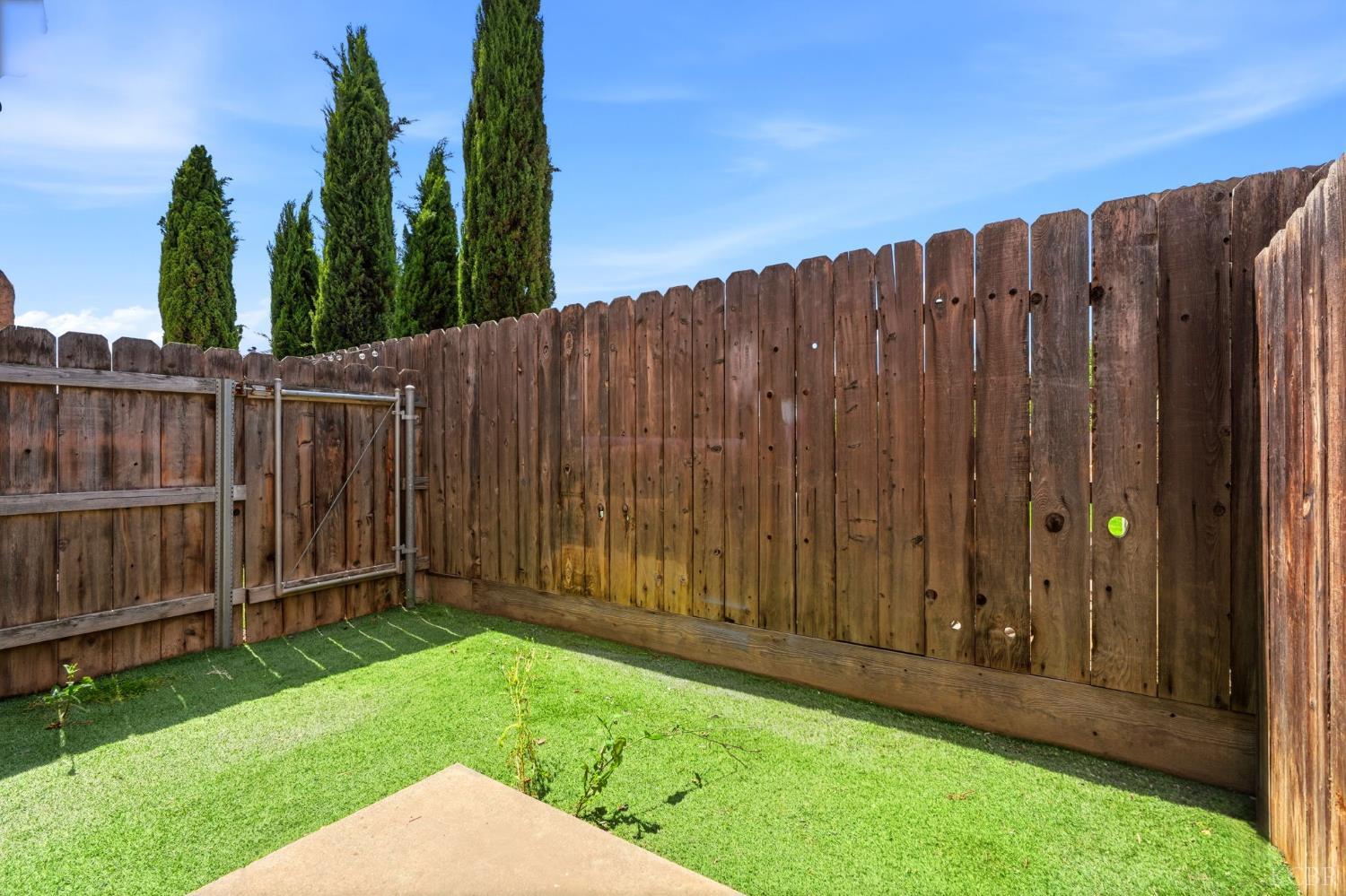 948 Greenfield Ave, Hanford, CA 93230