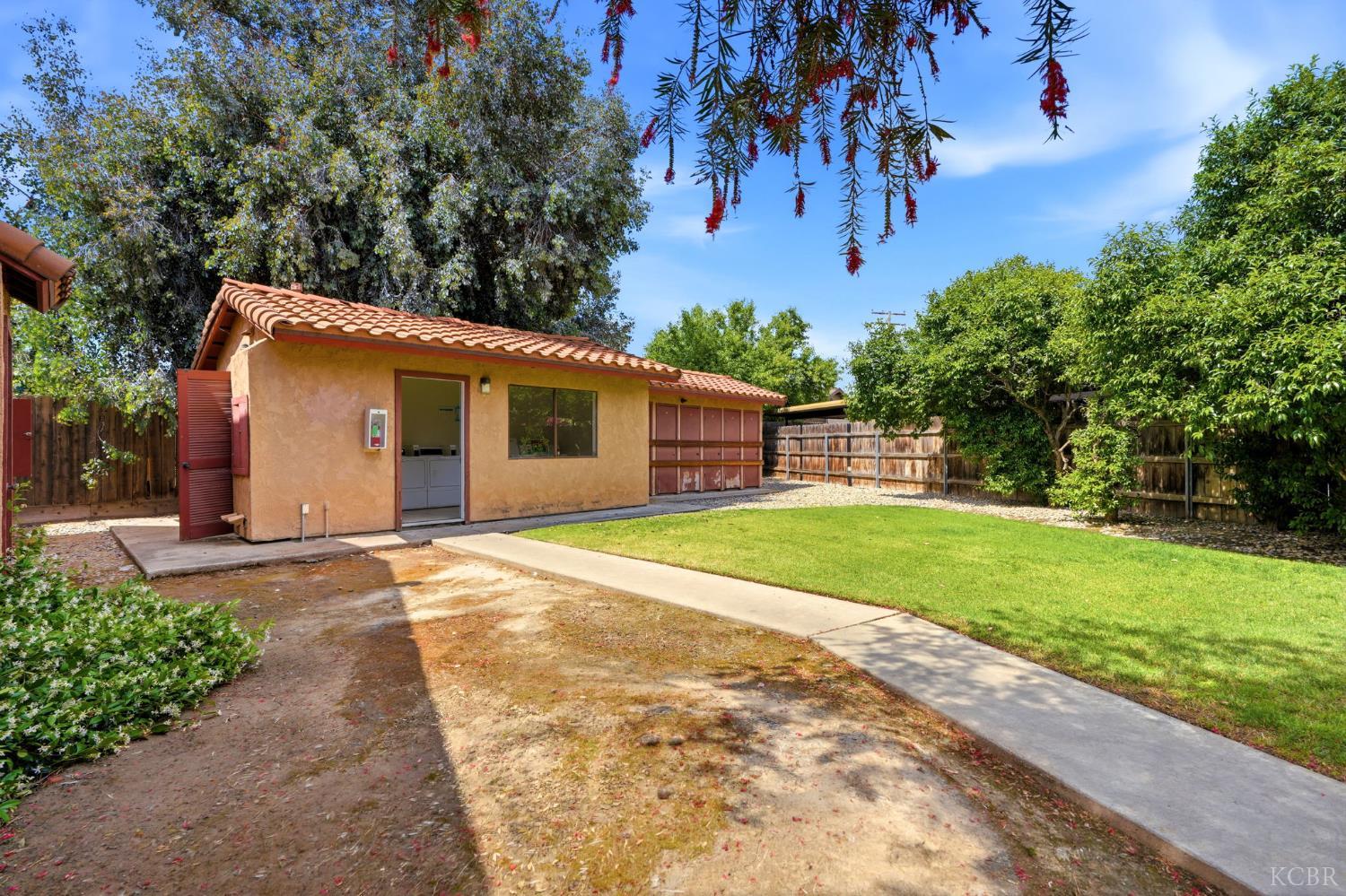 948 Greenfield Ave, Hanford, CA 93230