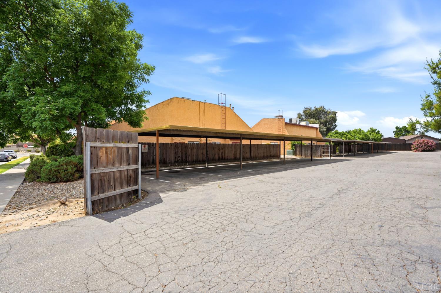 948 Greenfield Ave, Hanford, CA 93230