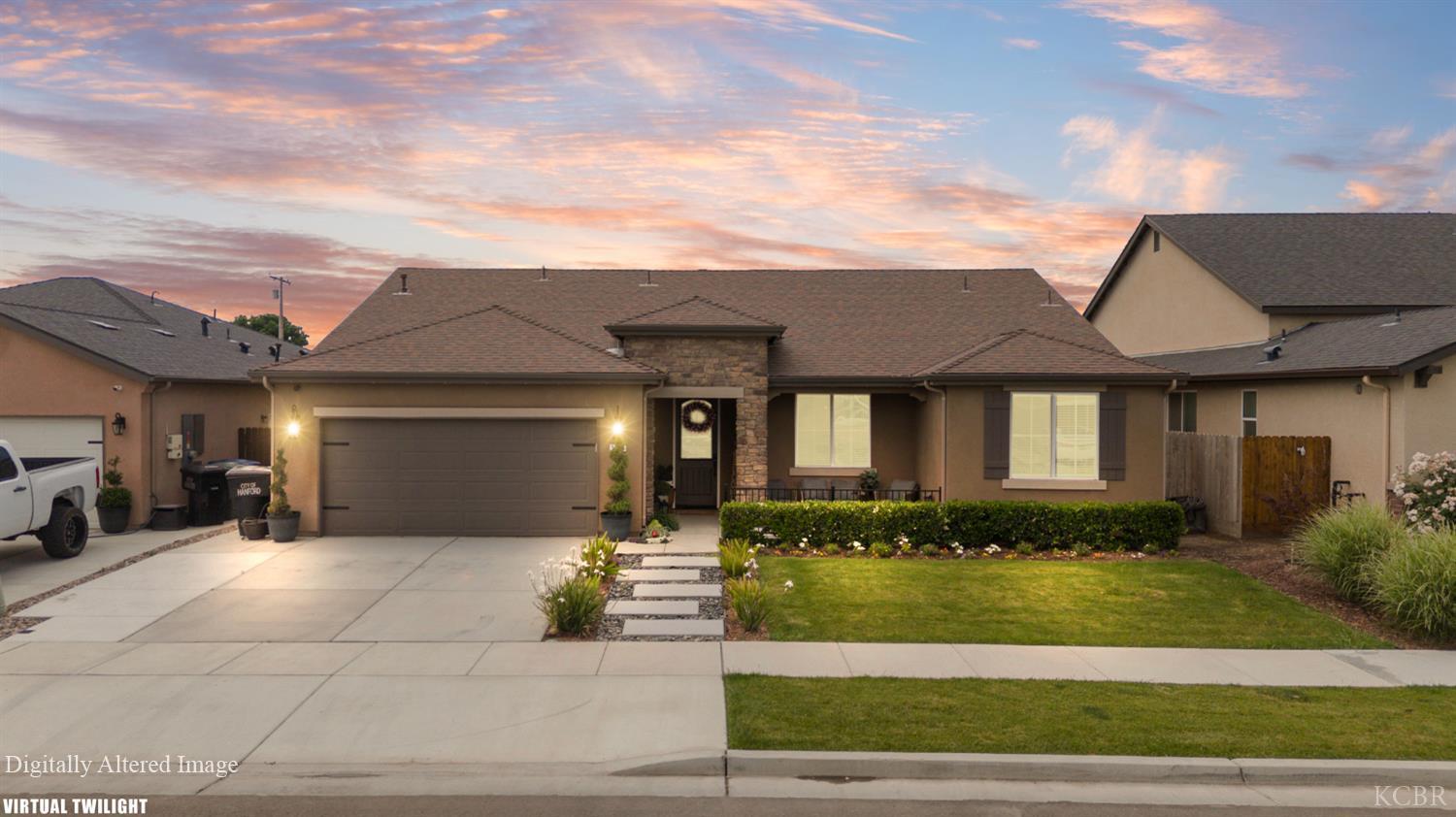 1371 W Sawtooth Pl, Hanford, CA 93230