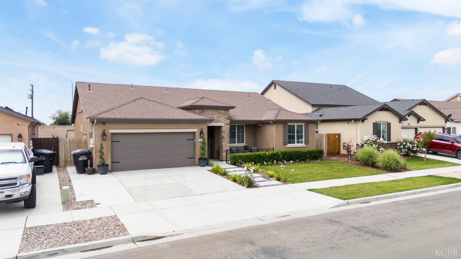 1371 W Sawtooth Pl, Hanford, CA 93230