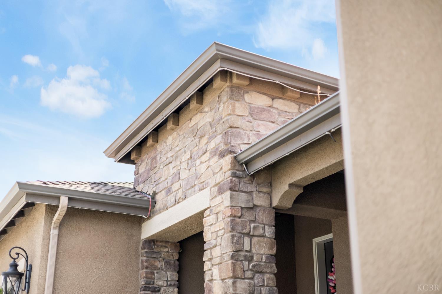 1371 W Sawtooth Pl, Hanford, CA 93230