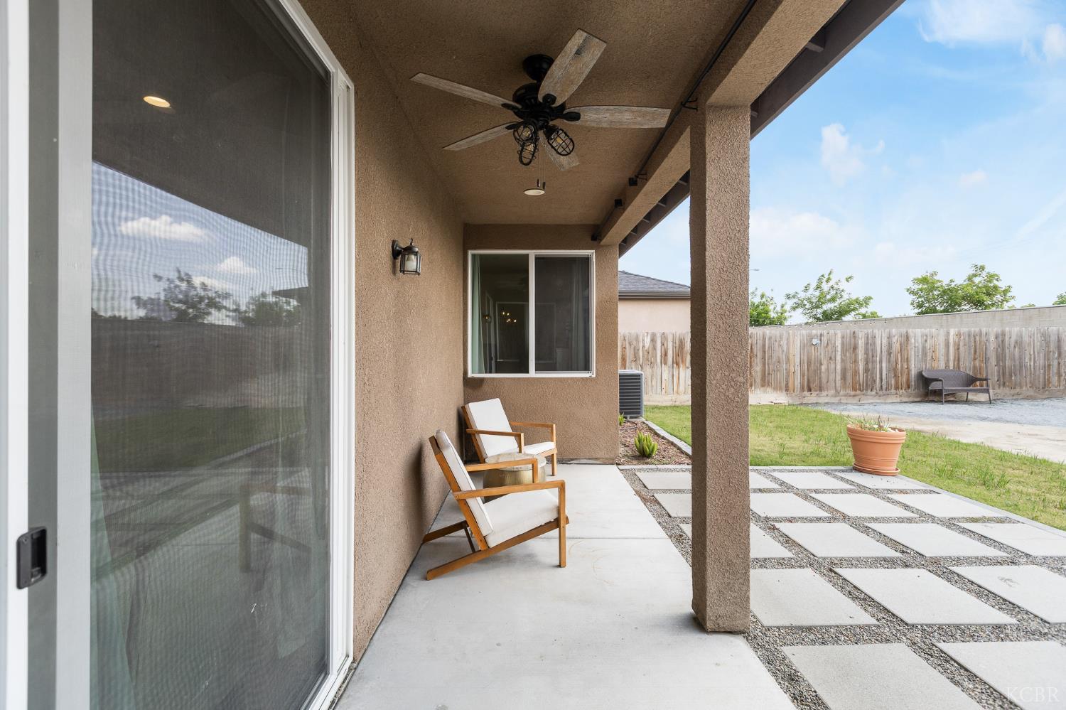 1371 W Sawtooth Pl, Hanford, CA 93230