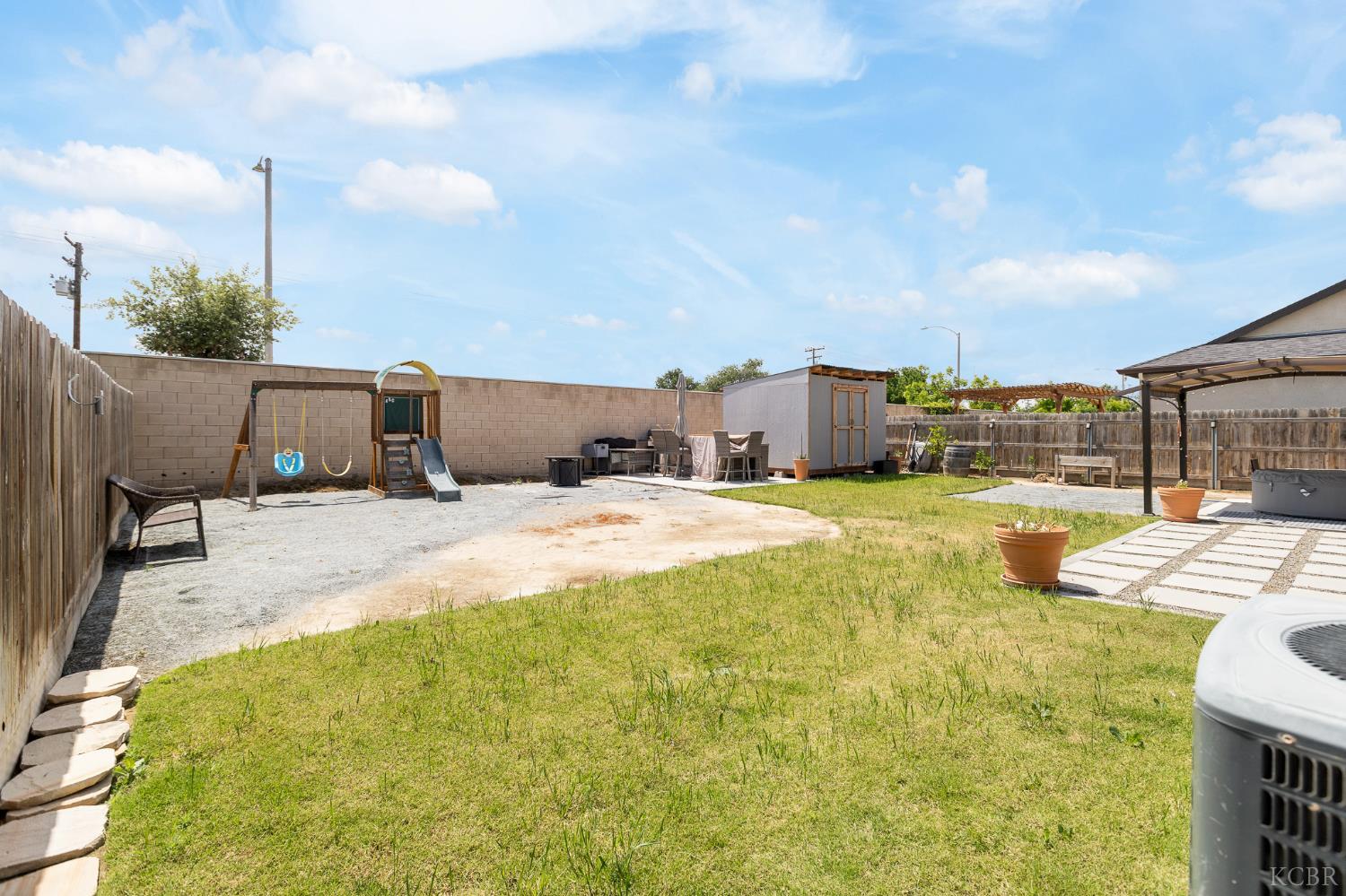 1371 W Sawtooth Pl, Hanford, CA 93230